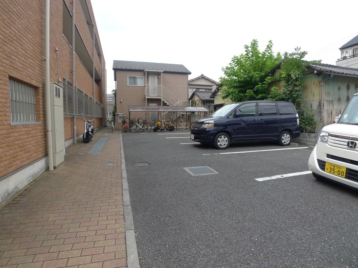 駐車場 La maison ABACA A