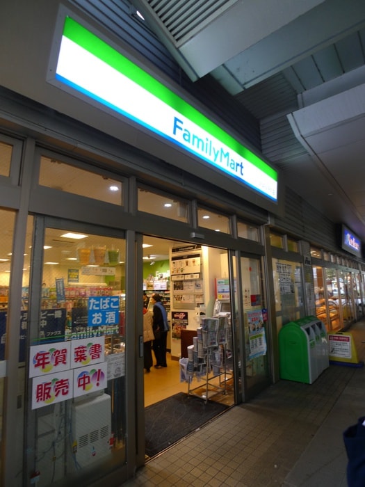 ファミリーマート(コンビニ)まで680m ＲＩＺＥＳＴ　ＴⅠ