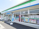 ファミリーマート鶴ヶ島駅西店(コンビニ)まで400m プライムコート鶴ヶ島