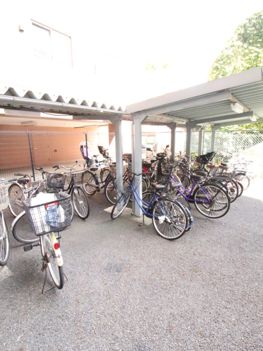 駐輪場 メゾンマルシン