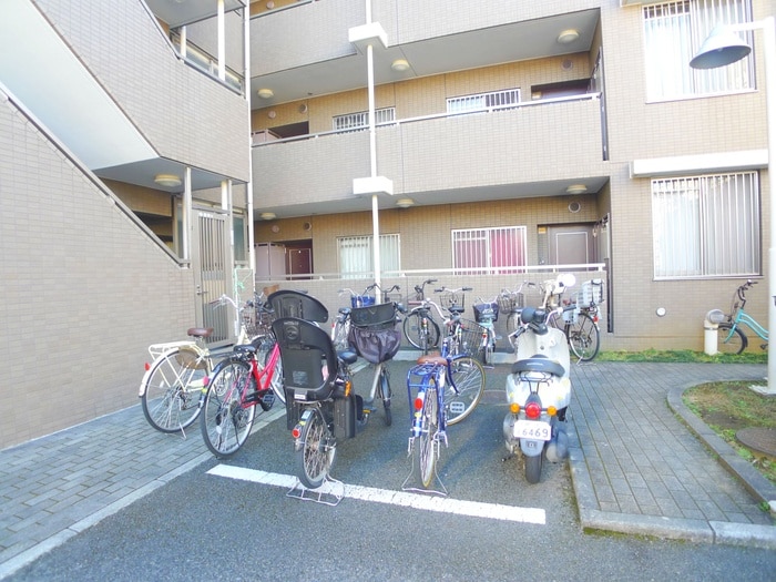 駐輪場 はせるろーわ