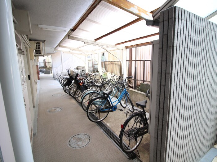駐輪場 フルハウス