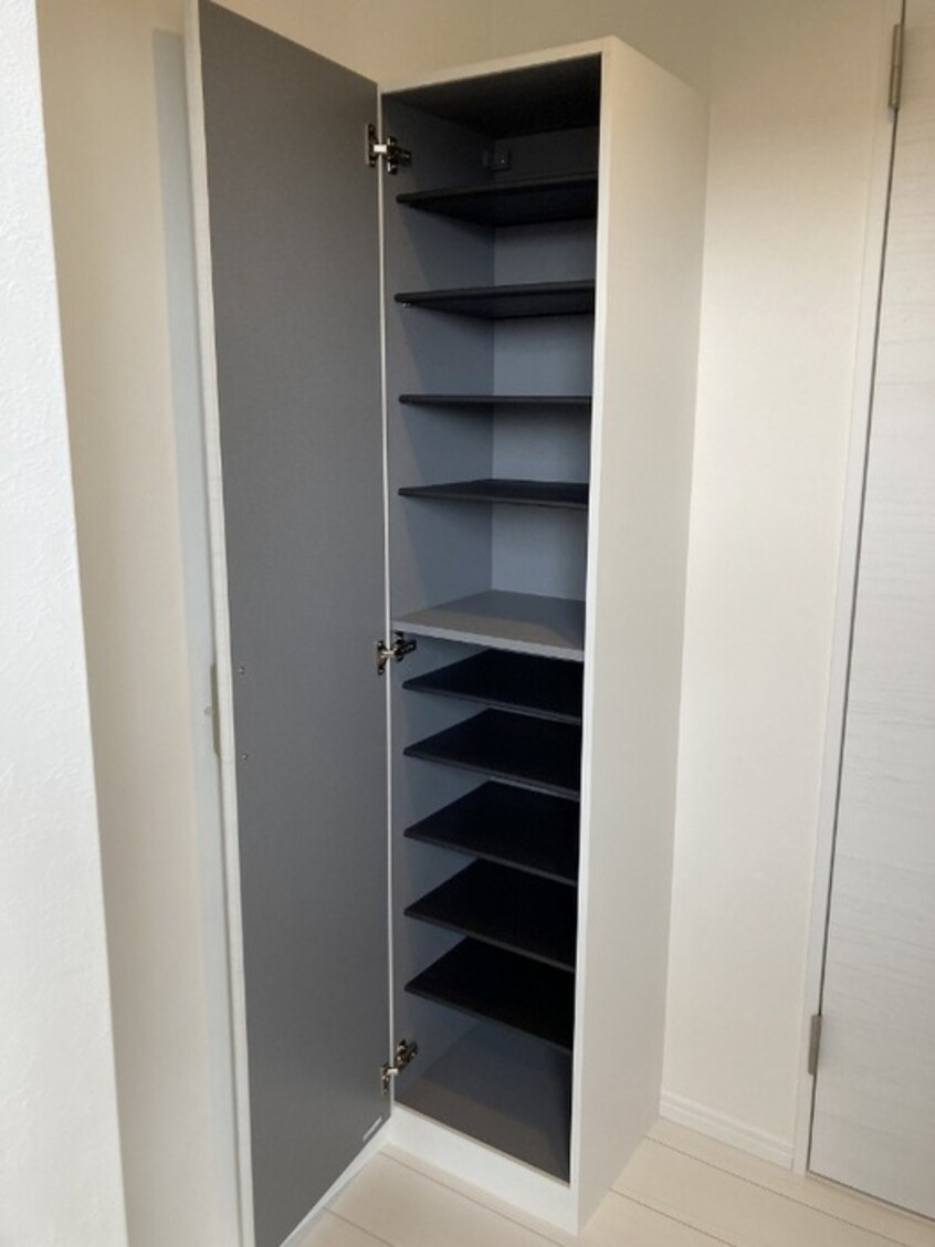 玄関 REGALEST　S　大和田