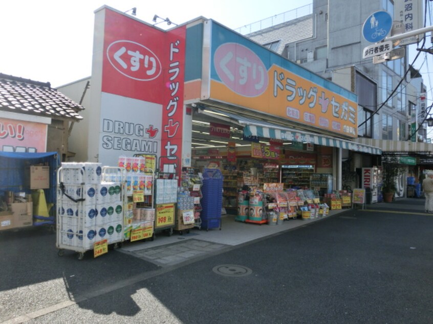 ドラッグセガミ(ドラッグストア)まで424m 東田Ａ棟