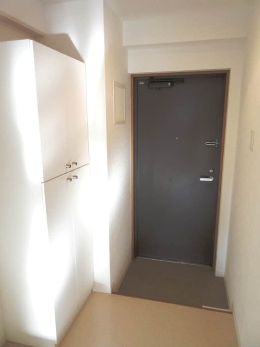 玄関 ヴィラフローレンス