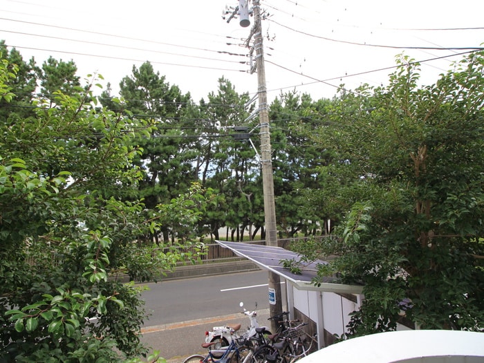 室内からの展望 湘南槇町ヴィラ