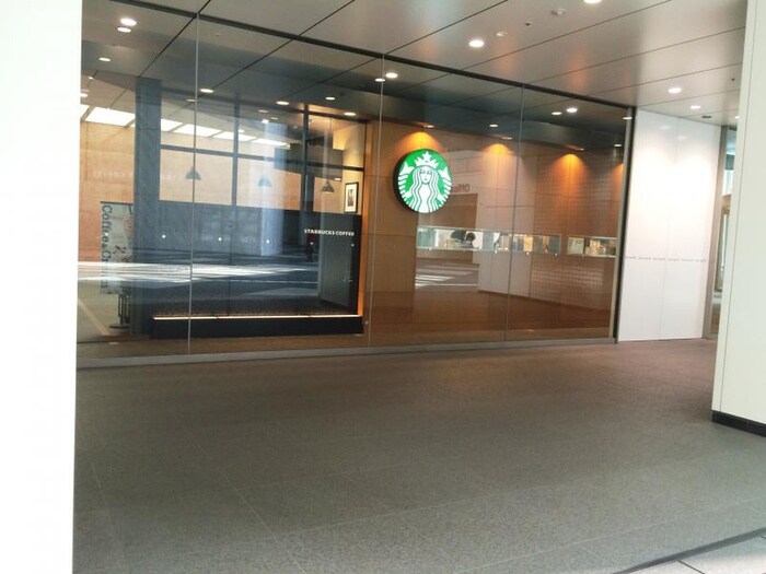 スターバックス晴海トリトンスクエア店(カフェ)まで418m ｻﾞ･ﾊﾟｰｸﾊｳｽ晴海ﾀﾜｰｽﾞﾃｨｱﾛﾚｼﾞﾃﾞﾝｽ