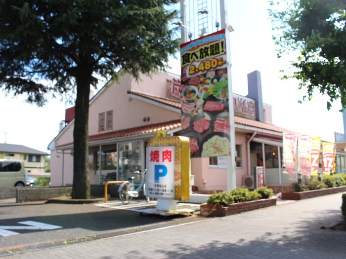 安楽亭 多摩永山店(その他飲食（ファミレスなど）)まで700m ハウスワンリバー