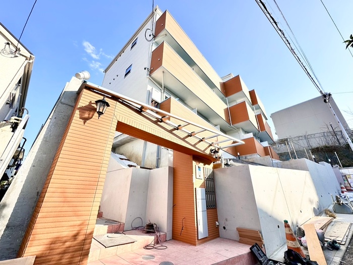 建築中 ﾖｺﾊﾏﾍﾞｲｼﾞｰﾆｱｽﾏｴｽﾄﾛ