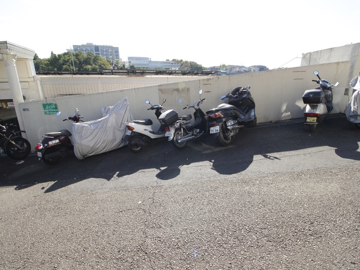 バイク置き場 セシ－ズ生田