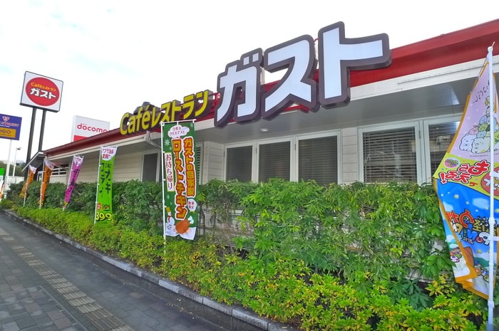 ガスト(その他飲食（ファミレスなど）)まで800m リブリ・プランドール幕張