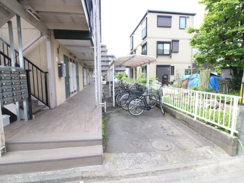 駐輪場 メゾン飯嶋