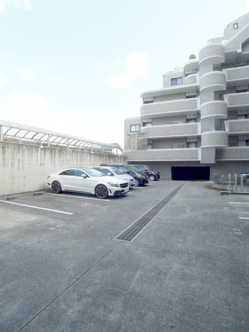 駐車場 エリセオ