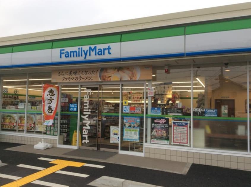 ファミリーマート(コンビニ)まで348m ペアーパレス