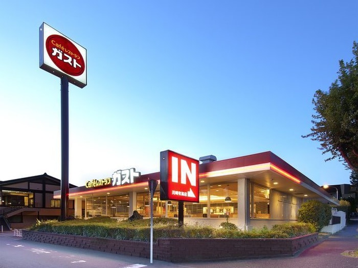 ガスト(その他飲食（ファミレスなど）)まで750m ヴィラ湘南３