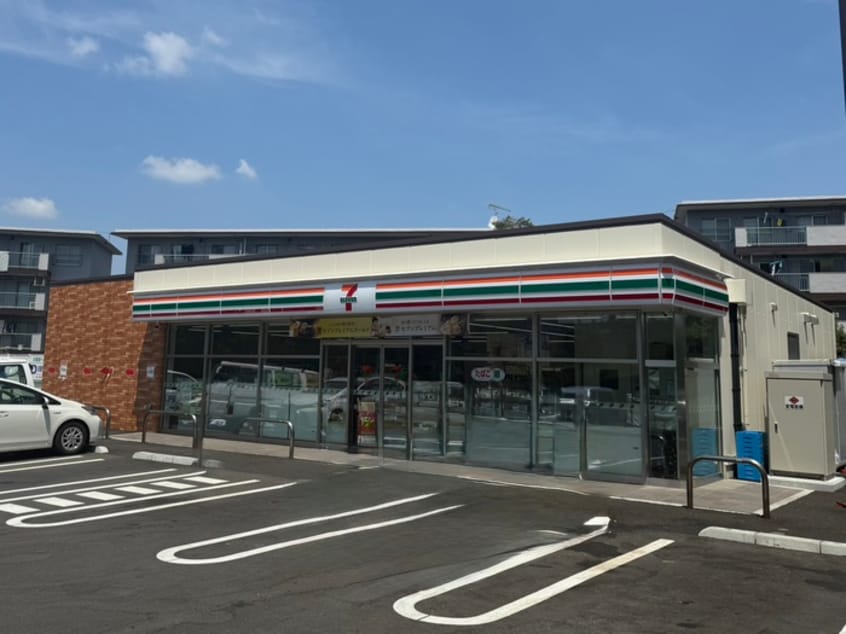 セブンイレブン(コンビニ)まで559m 左近山団地3街区25号棟（508）