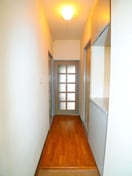 廊下 メゾン・ドゥ・アンソレイ