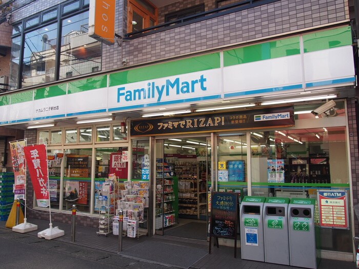 ファミリーマートナカムラ二子店(コンビニ)まで550m シエロアス－ル