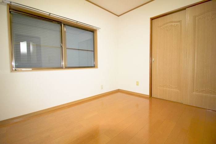 居室 ＣＯＭ・ＥＩＧＨＴ