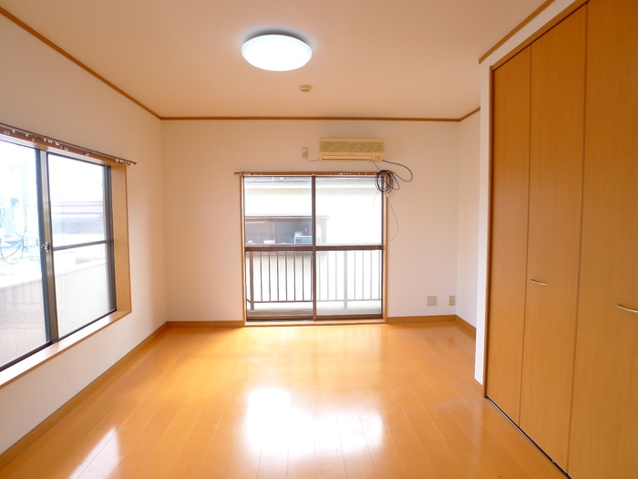 居室 ＣＯＭ・ＥＩＧＨＴ