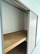 収納 泉ビル