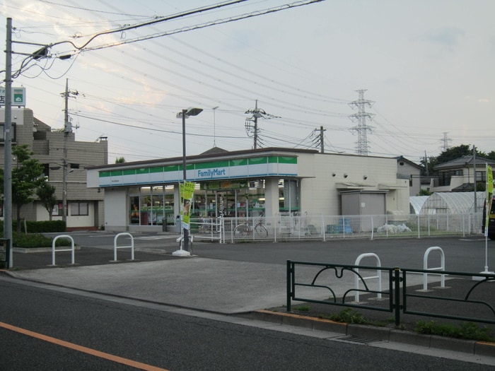 ファミリーマート日野北野街道店(コンビニ)まで649m メゾン・ド・カロー南平