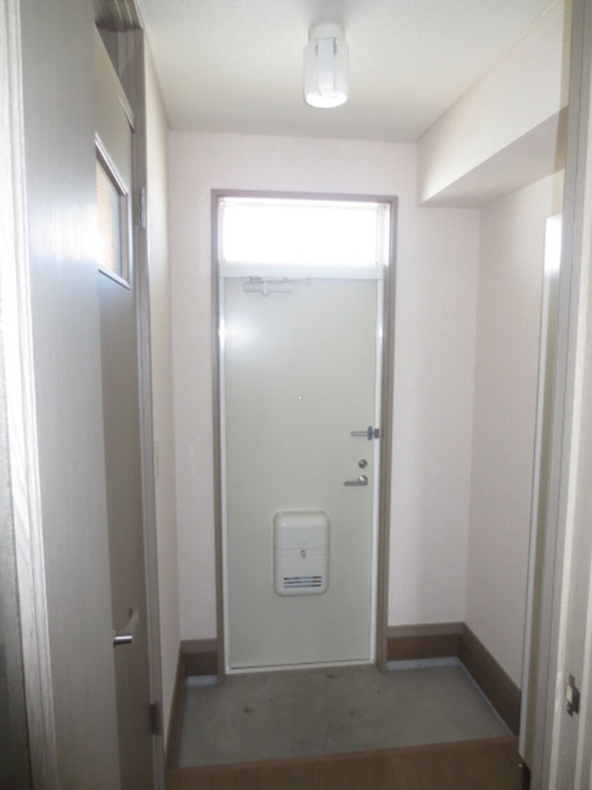 玄関 ロワ－ル湘南Ｅ