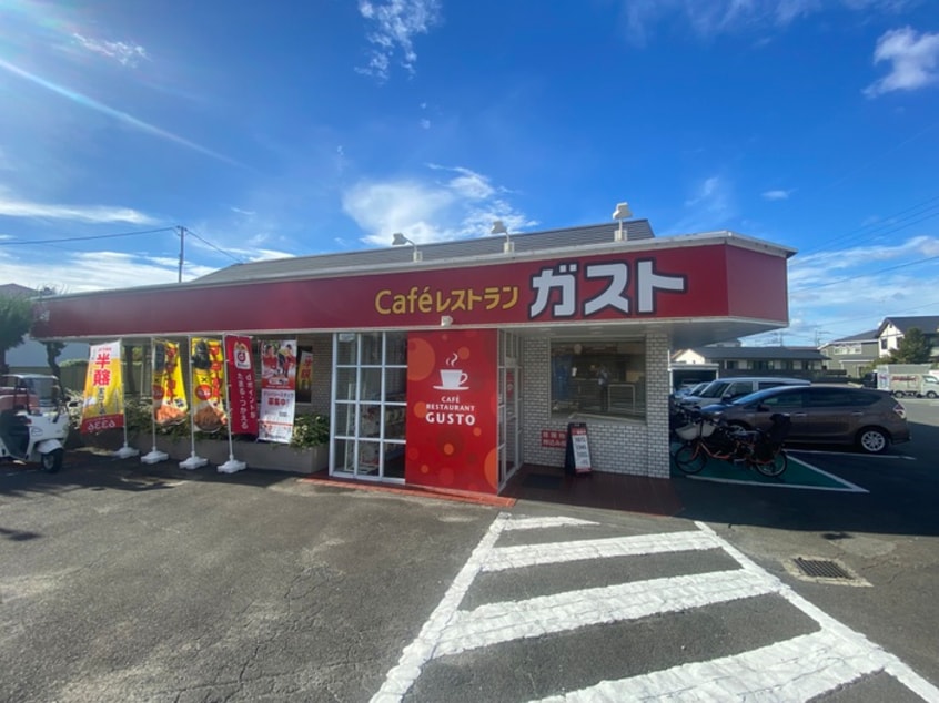 ガスト(その他飲食（ファミレスなど）)まで754m メインシティガーデン新井壱番館