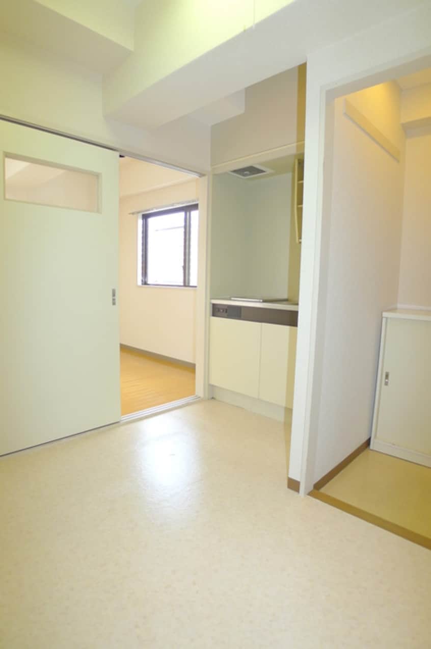 玄関 三恵西川口ハイツ