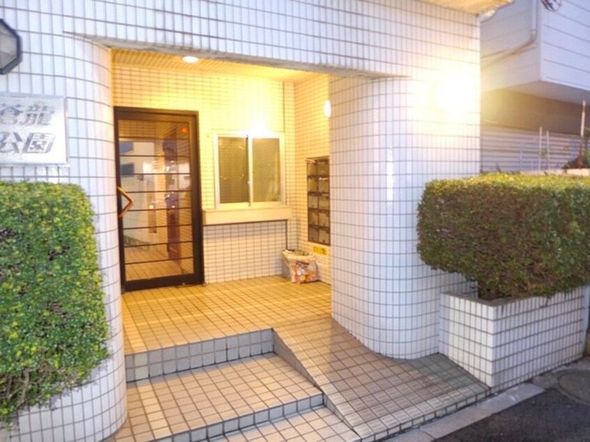 エントランス部分 エマーユ蒼龍戸田公園
