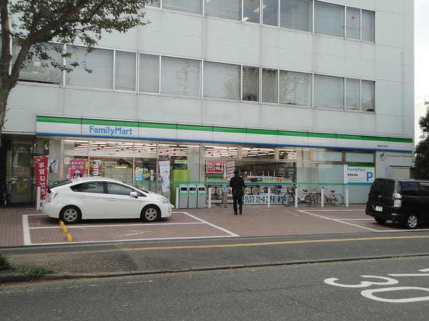ファミリーマート 横浜中山町店(コンビニ)まで665m グランフィールズⅠ