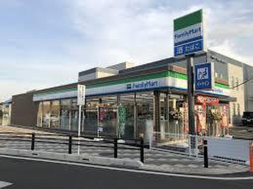 ファミリーマート新河岸駅前店(コンビニ)まで260m リブリ・新河岸