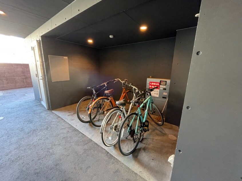 駐輪場 terrace five
