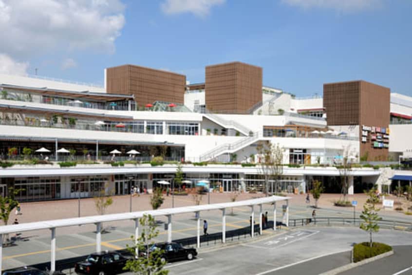 テラスモール湘南(ショッピングセンター/アウトレットモール)まで620m Berghaus　Shonan　Tsujido