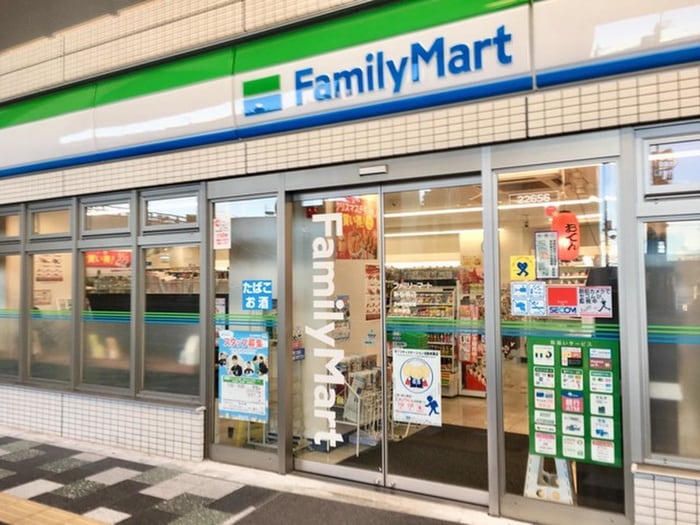ファミリーマート 新板橋店(コンビニ)まで382m Ｌｏａｃｈ新板橋