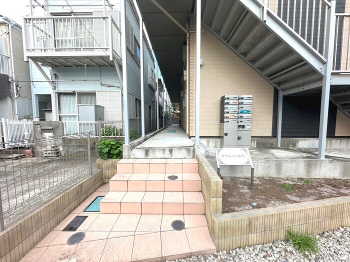 エントランス部分 アイルイン衣笠