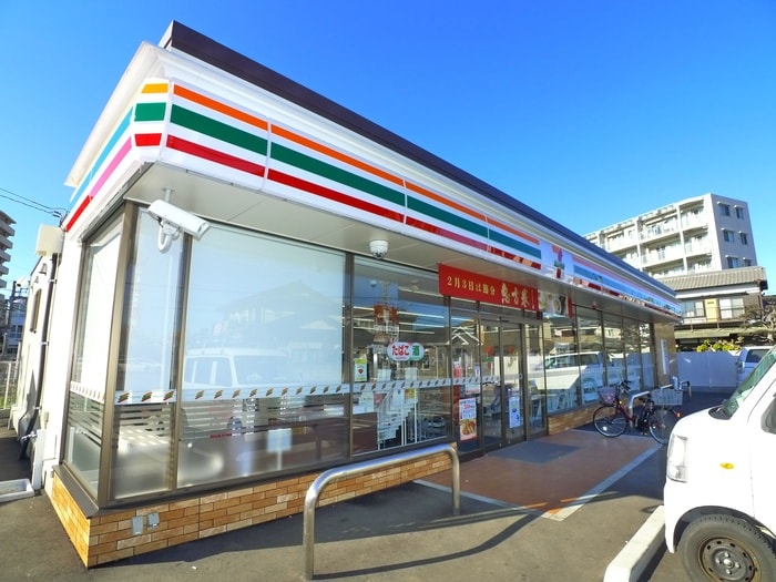 セブンイレブン(コンビニ)まで703m グランディール・シーコＡ棟