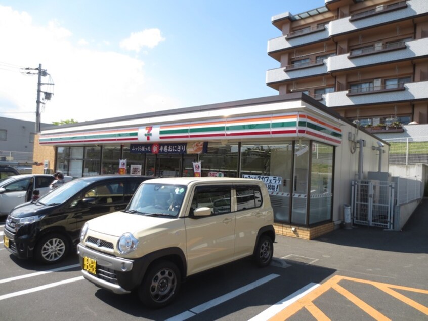 セブンイレブン横浜市ヶ尾東店(コンビニ)まで241m フラワーハイツ
