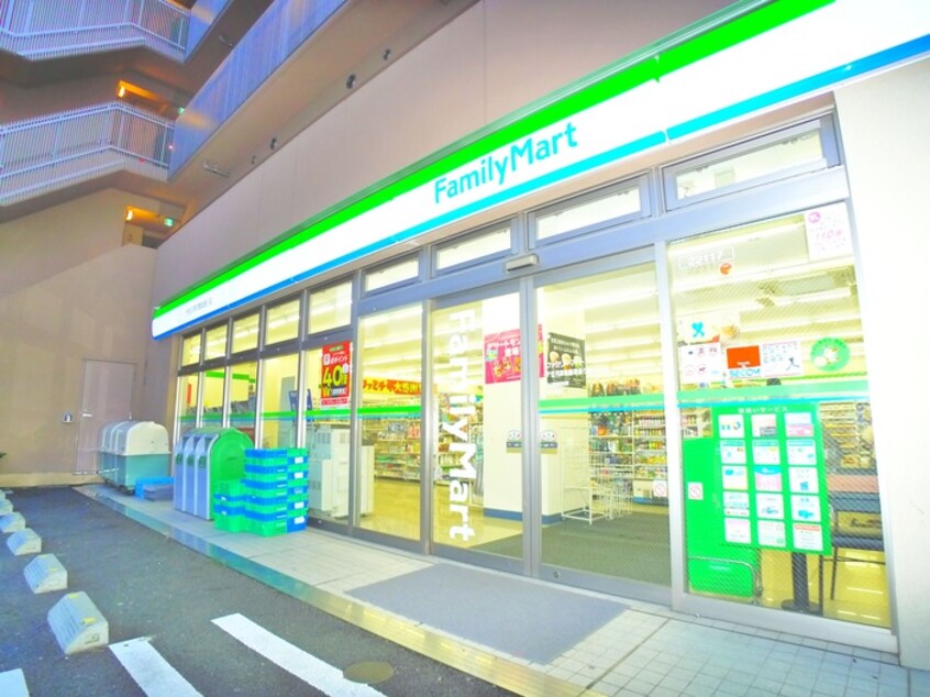 ファミリーマート 千住河原町墨堤通り店(コンビニ)まで160m VERXEED千住ParkSide(901)