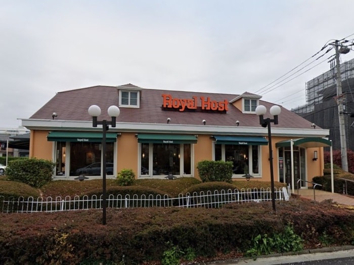 ロイヤルホスト桜堤店(その他飲食（ファミレスなど）)まで700m ラヴィアンロ－ズ
