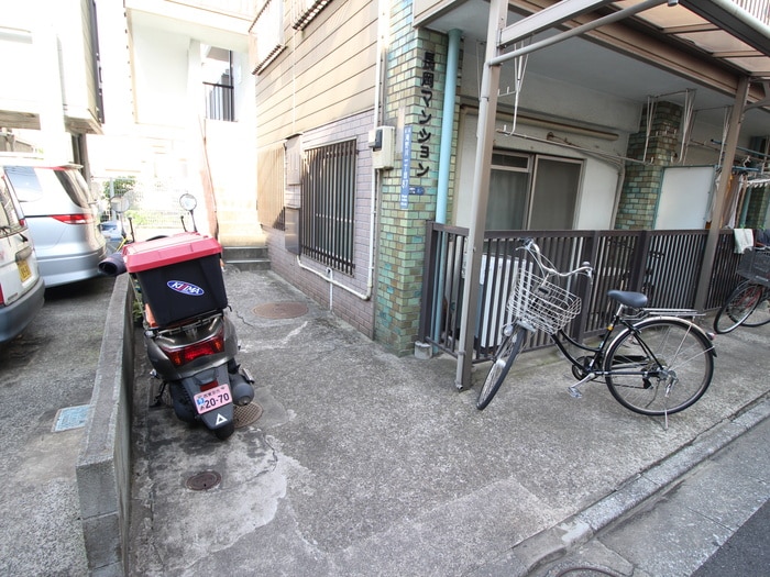 バイク置き場 長岡マンション