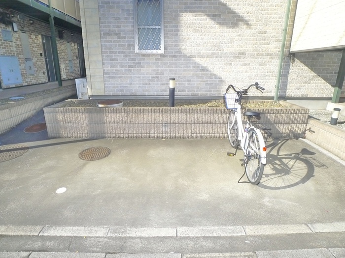 駐輪場 リリーテラスB