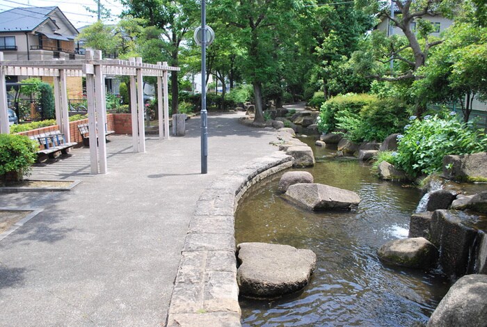 公園(公園)まで100m リビエラ