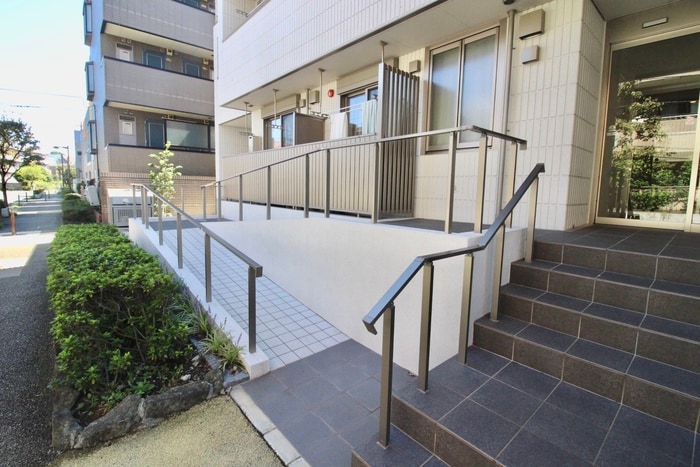 エントランス部分 ヴェルクロシェット粕谷