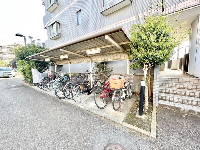 駐輪場 リバーサイドフレラ