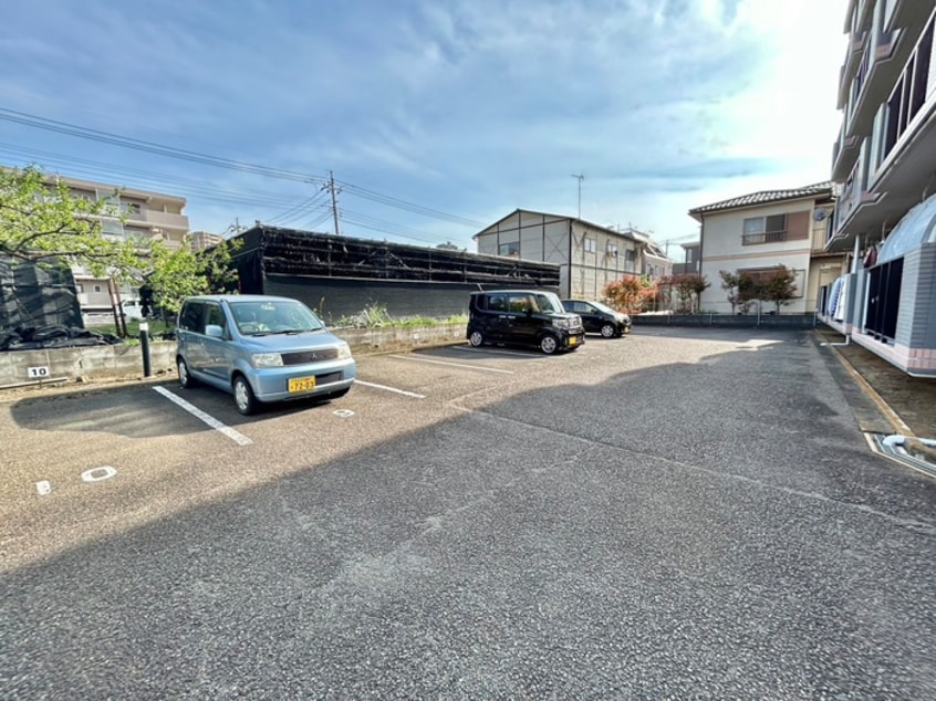 駐車場 リバーサイドフレラ