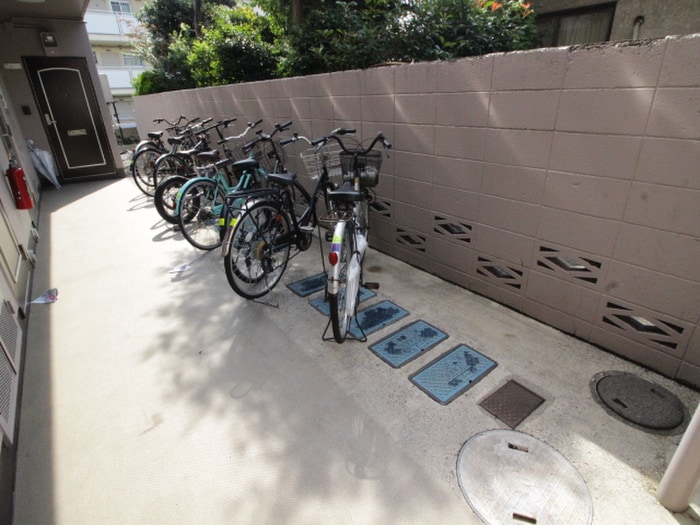 駐輪場 メタルスクエア粕谷