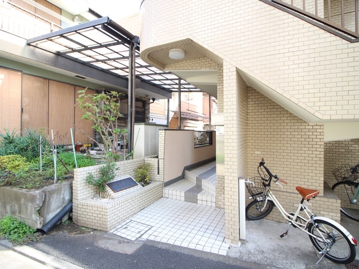 エントランス部分 ロイヤルシティ夢見ケ崎