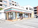 セブンイレブン横浜田奈店(コンビニ)まで107m リコルテ田奈