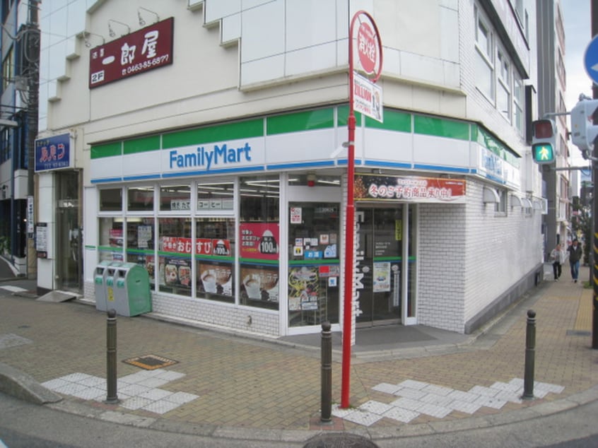 ファミリーマート　本町店(コンビニ)まで700m コ－ポ寿(北)